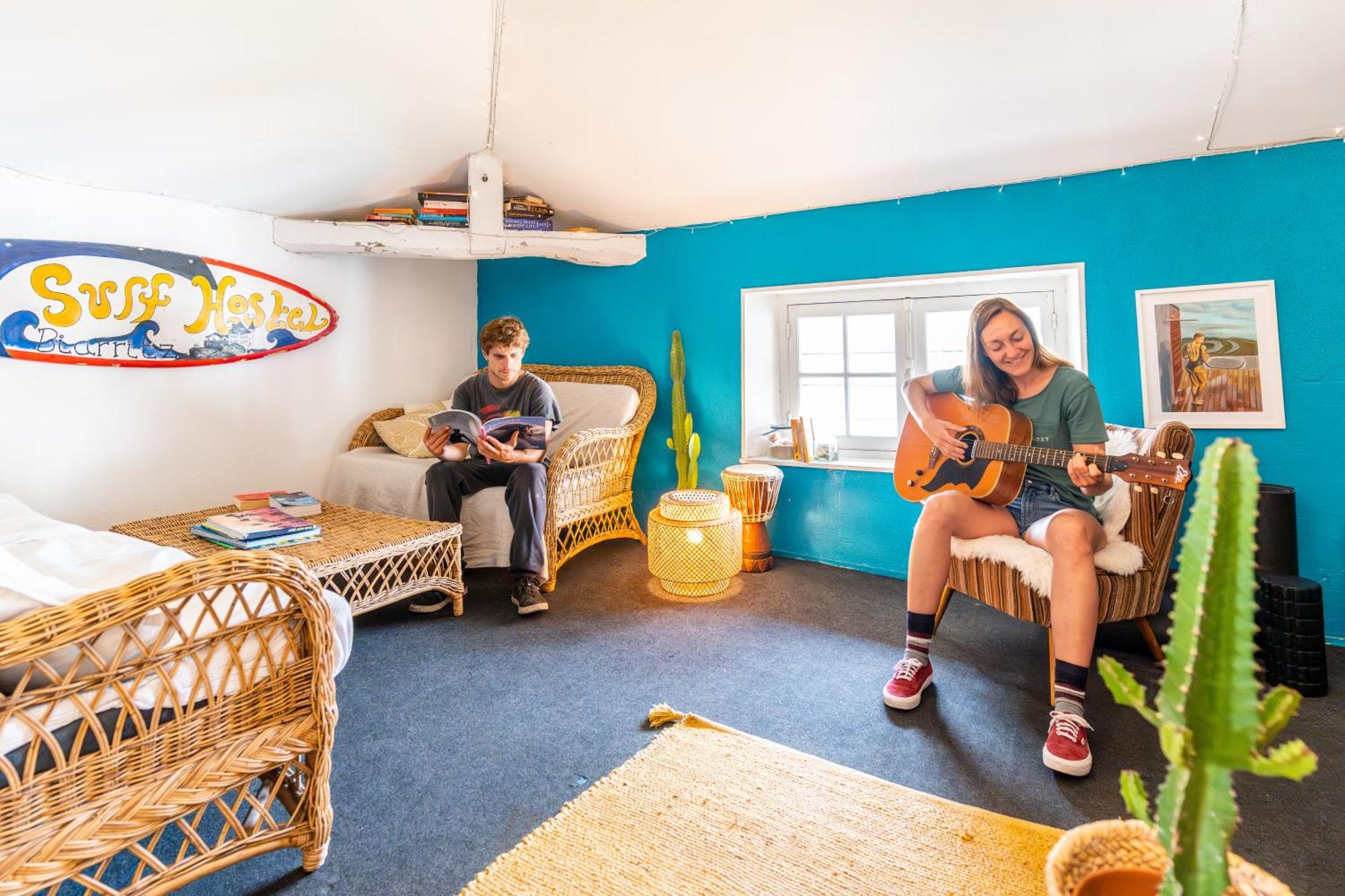 Surf Hostel Biarritz Exterior photo